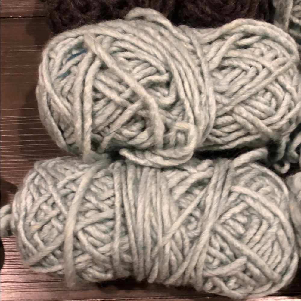 Bernard Roving Chunky Yarn 8 skeins - Picture 5 of 7